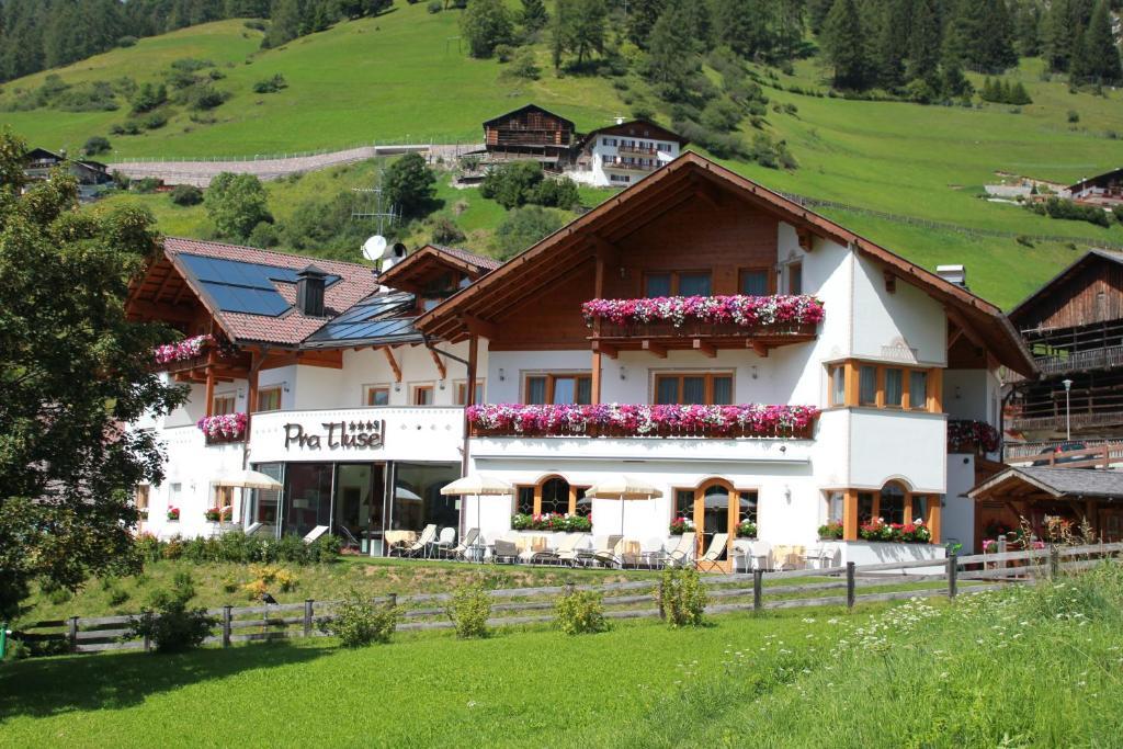 Hotel Pra Tlusel Selva di Val Gardena Kültér fotó